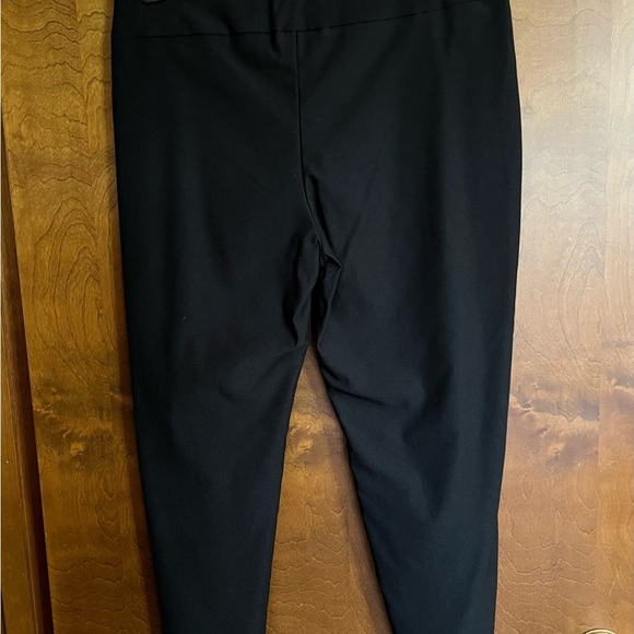PREMISE STUDIO NWOT Ladies Size Medium Black Slim Leg Dress Capri Pants. - Picture 5 of 9